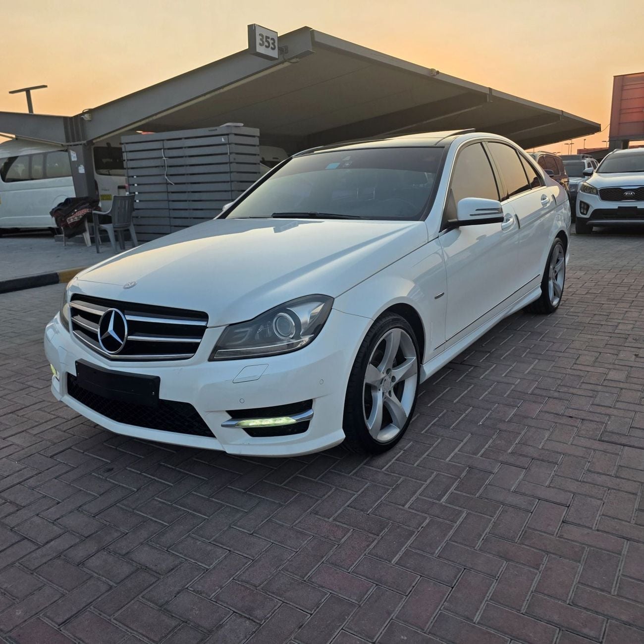 مرسيدس بنز C 200 AVANTGARDE SPORTS
