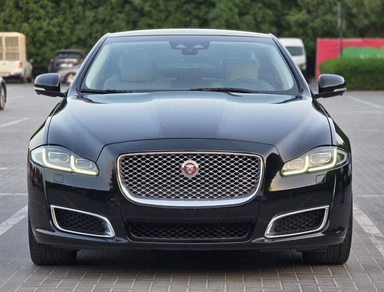 Jaguar XJ 50 - LWB Jaguar XJ 50 / 2019 V6 3.0L GCC Specs | Orginal paint | Accidrnt free | 2Keys | Perfect condition