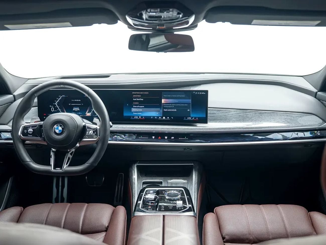 BMW 740i M SPORT BOWERS & WILKINS | PANORAMIC GLASS ROOF | BURGUNDY LEATHER