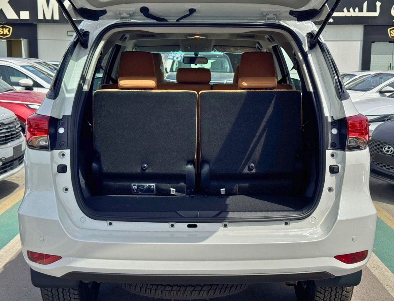 Toyota Fortuner EXR TOYOTA FORTUNER || 2.7L PETROL V4 / FABRIC SEATS / MANUAL AC (CODE # FPMB)