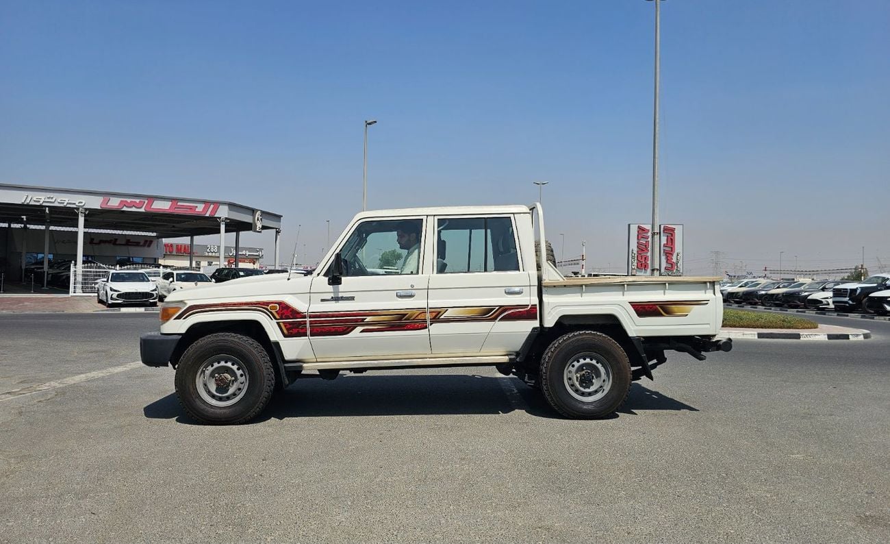 تويوتا لاند كروزر بيك آب Standard 1VD-FTV 4.5L V8 Diesel Engine Manual Gear 4WD 5 Seats 4 Doors