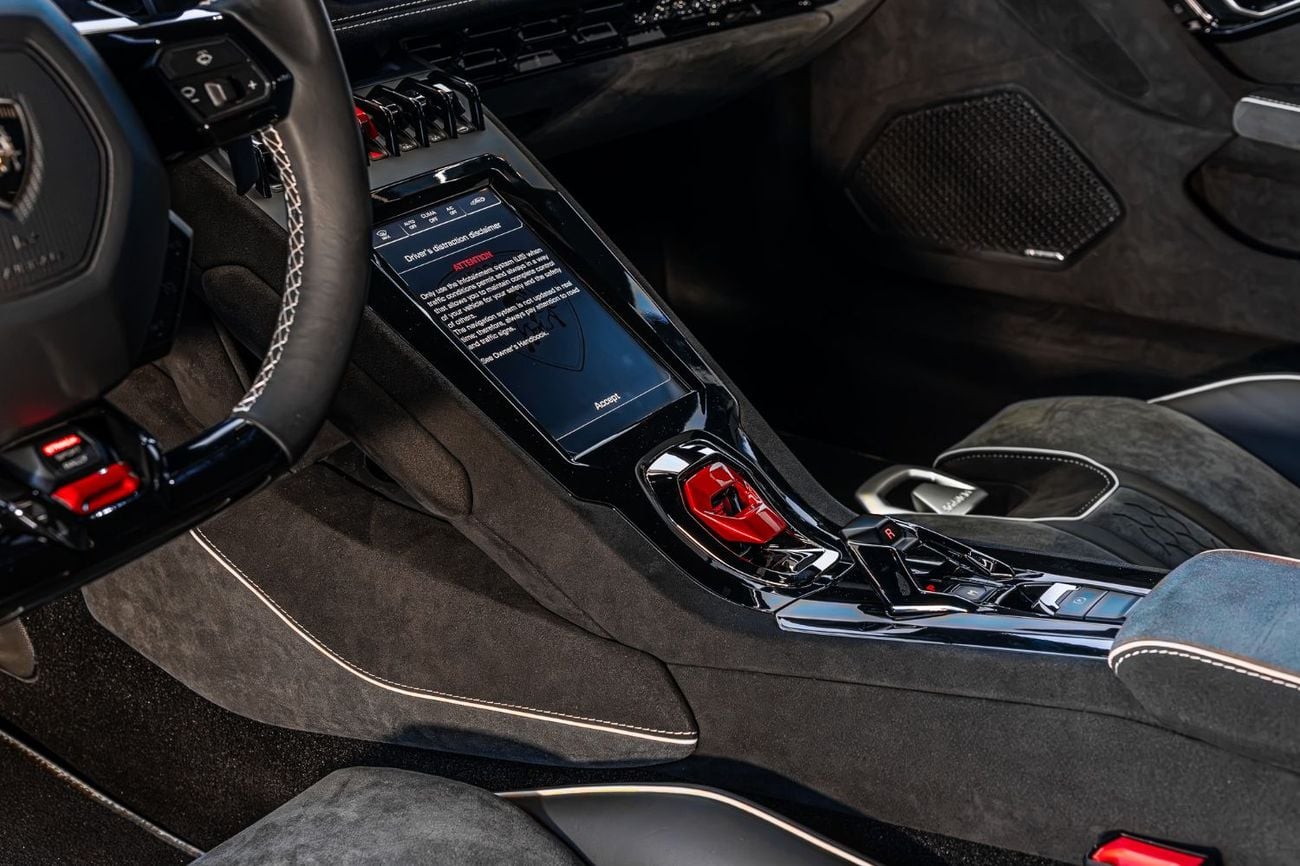 Lamborghini Huracan 2024 Lamborghini Huracán Sterrato | 1 of 1,499 | 5.2L V10 | Service and dealer Warranty | GCC Specs