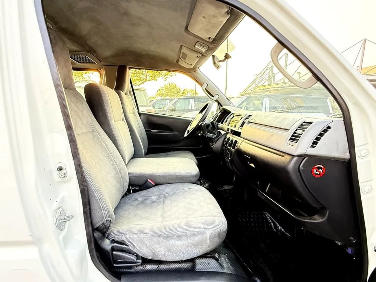 Toyota Hiace GL GCC Specs-passenger Van - excellent condition