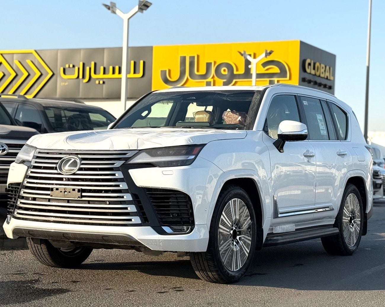 لكزس LX 700h SIGNATURE