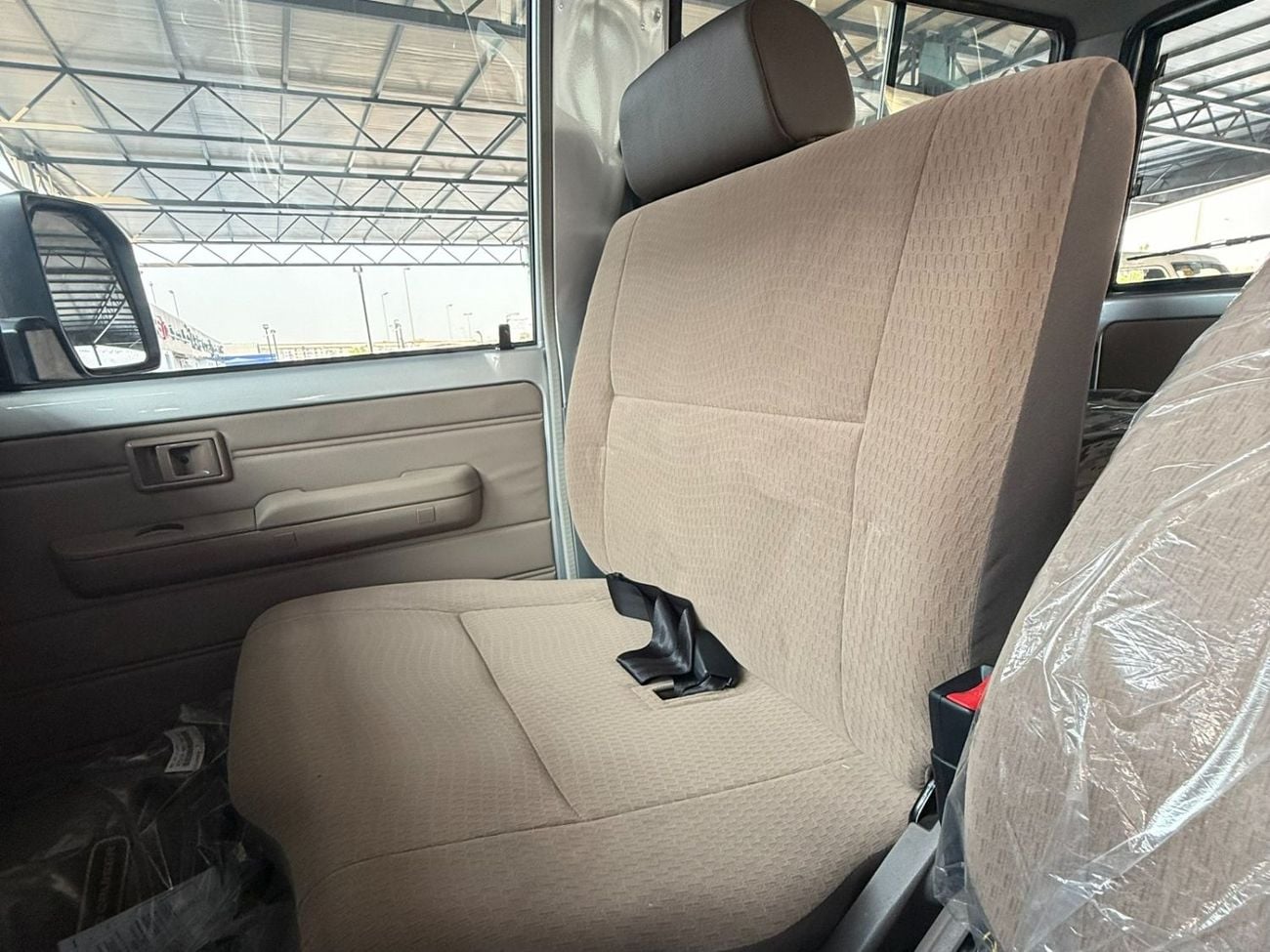 Toyota Land Cruiser 70 GRJ 71 4.0 V6 M/T **EXPORT ONLY**التصدير فقط خارج الخليج***