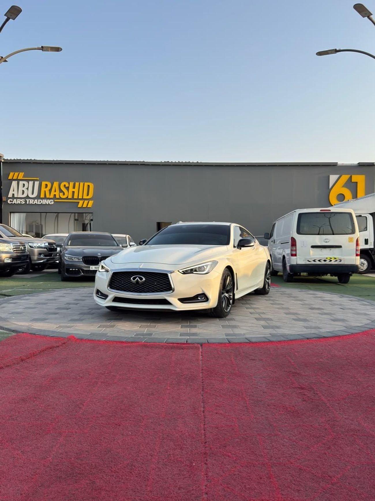 Infiniti Q60 LUXE