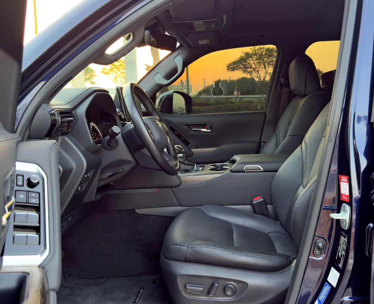 Toyota Land Cruiser VXR 2023 Toyota Land Cruiser VXR 4.0, Dealer Warranty, GCC Specifications