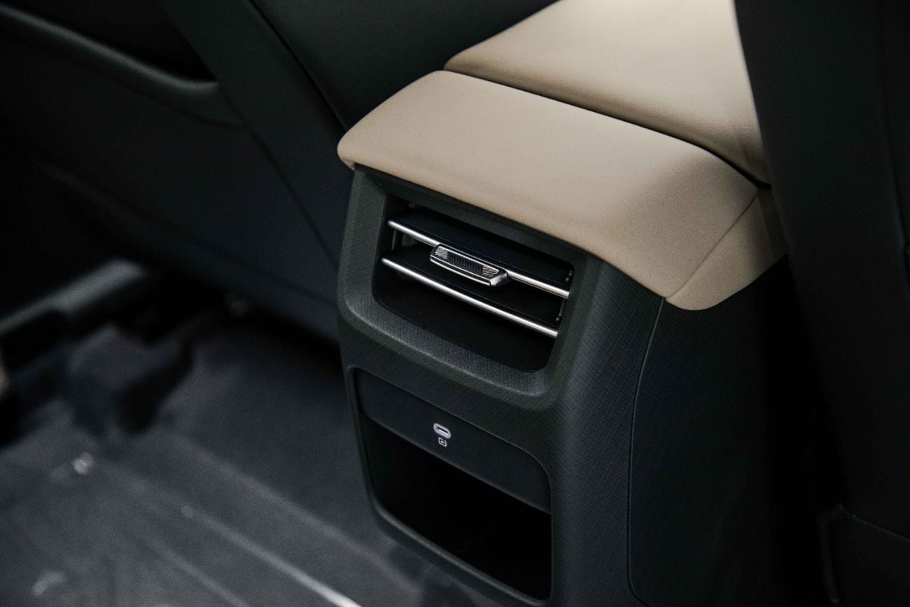 نامي 06 Vigo EV - Silver Inside Beige | Export Only