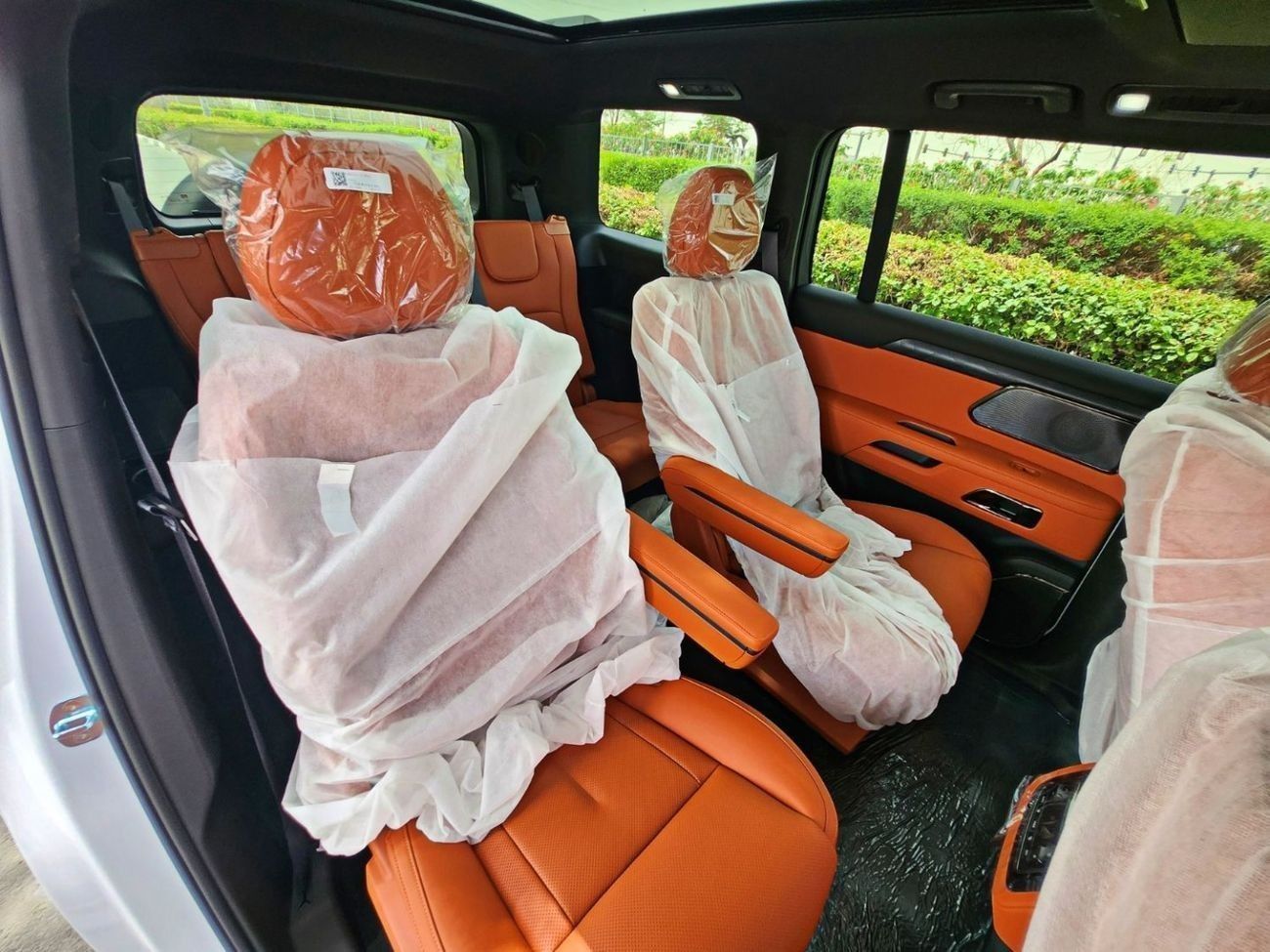 ROX 01 ALL ROUND 1.5L-4CYL turbo engine - 350 kw dual motor 7 SEATER Export Price