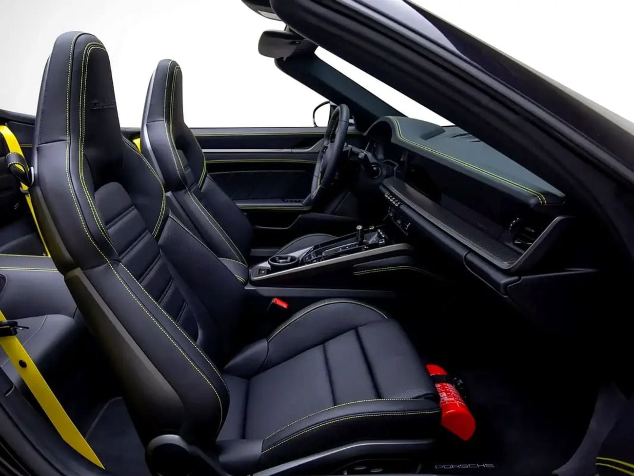 Porsche 911 TURBO S Cabriolet | GCC Spec | Under Dealer Warranty - Performance Icon