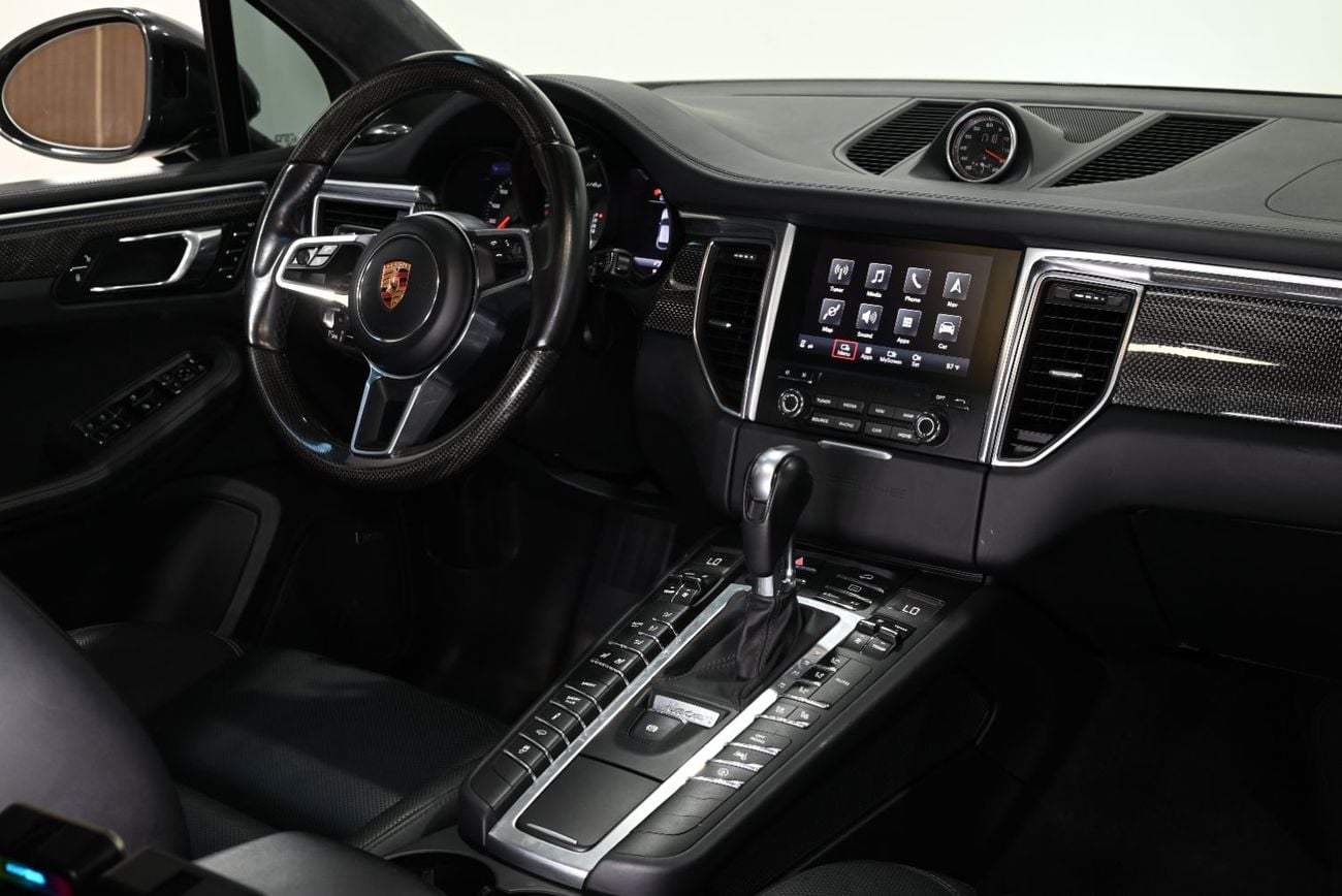Porsche Macan TURBO 2017 Porsche Macan Turbo, Full Service History, Excellent Condition, GCC