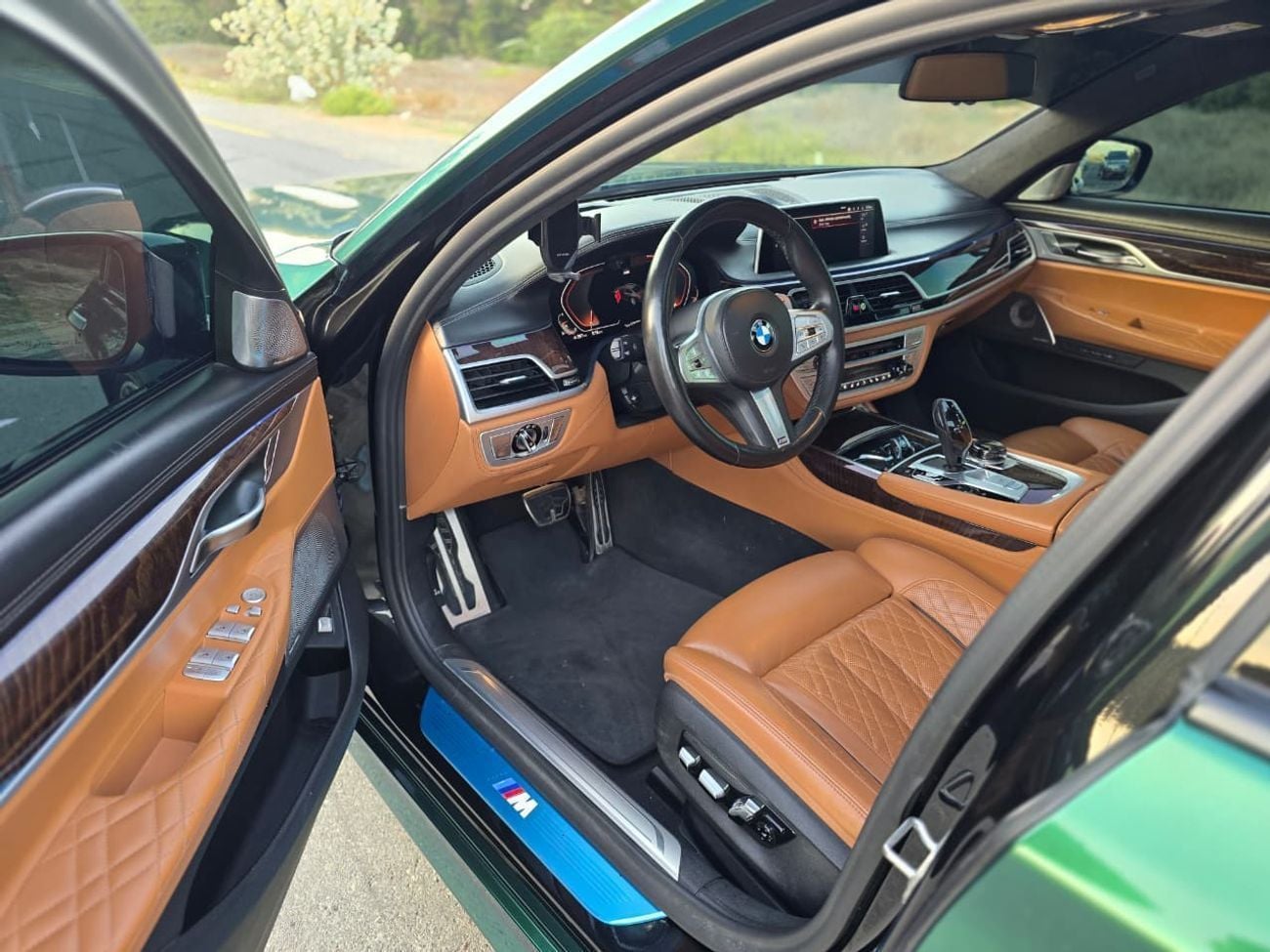 BMW 750Li XDRIVE M SPORT xDrive 4.4L (530 HP) BMW 750LI 2020 GCC V8 // FSH // SERVICE CONTRAC TILL 2027 // FUL