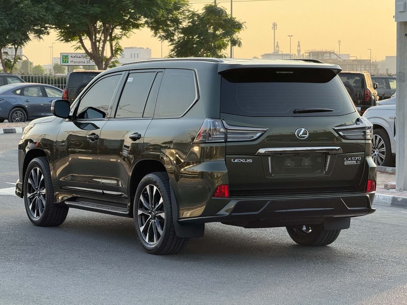 لكزس LX 570 إصدار سيجنتشر بلاك مواصفات مجلس التعاون الخليجي، نظيفة ومرتبة، قطعت مسافة أقل