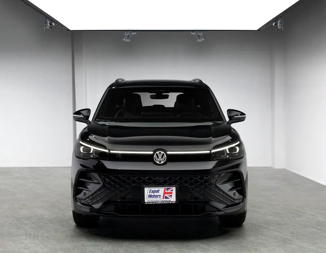 فولكس واجن تيجوان R-LINE VW Warranty and Service Contract• 0% Down Payment Available • GCC