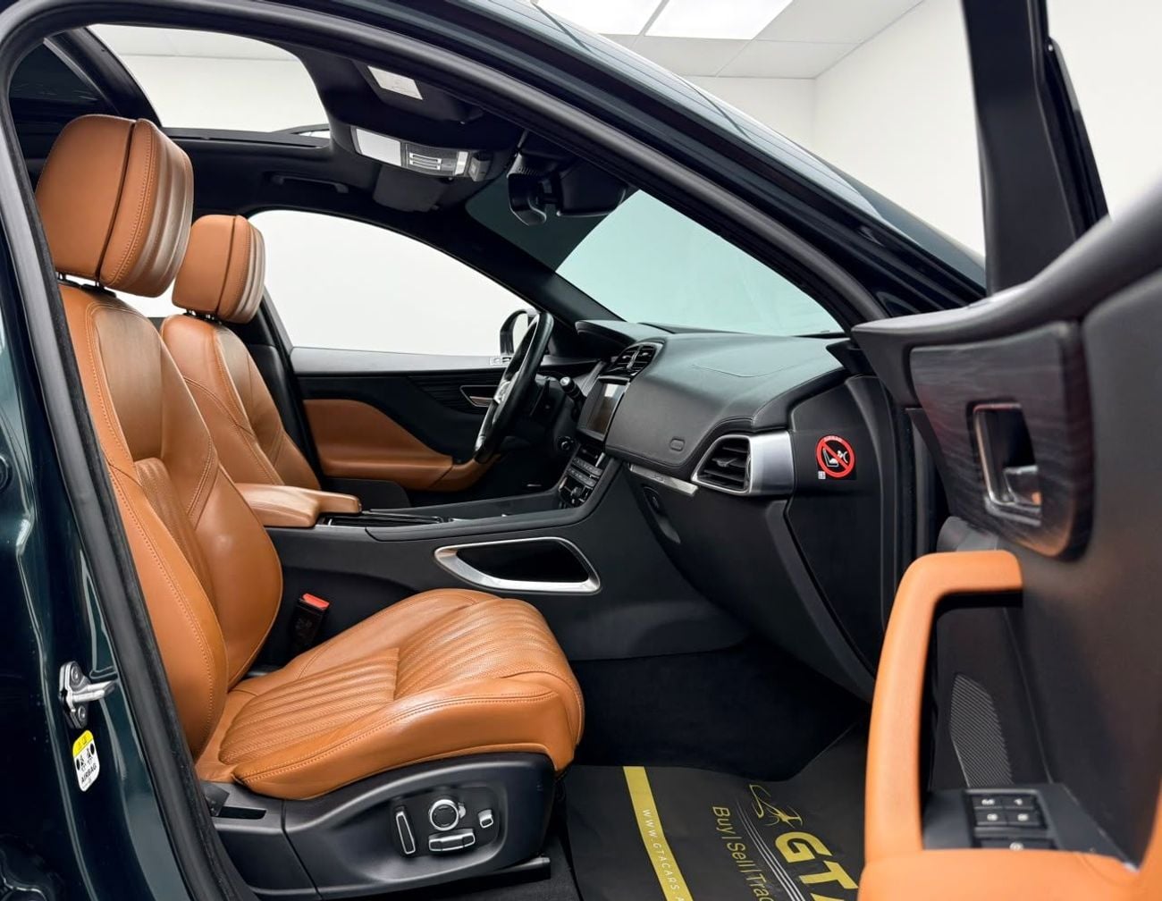 جاكوار F بيس PRESTIGE جاكوار F-Pace 25T موديل 2018، سجل صيانة كامل، كاملة المواصفات، بحالة ممتازة، خليجية