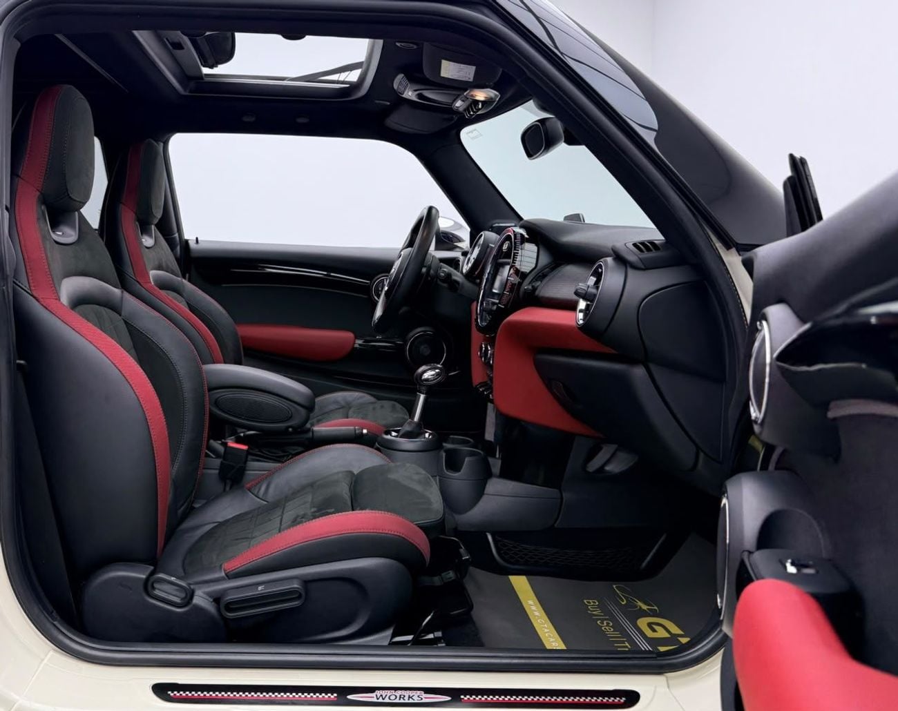 Mini John Cooper Works STANDARD 2018 Mini Cooper John Cooper Works, Service History, Fully Loaded, Excellent Condition, GCC