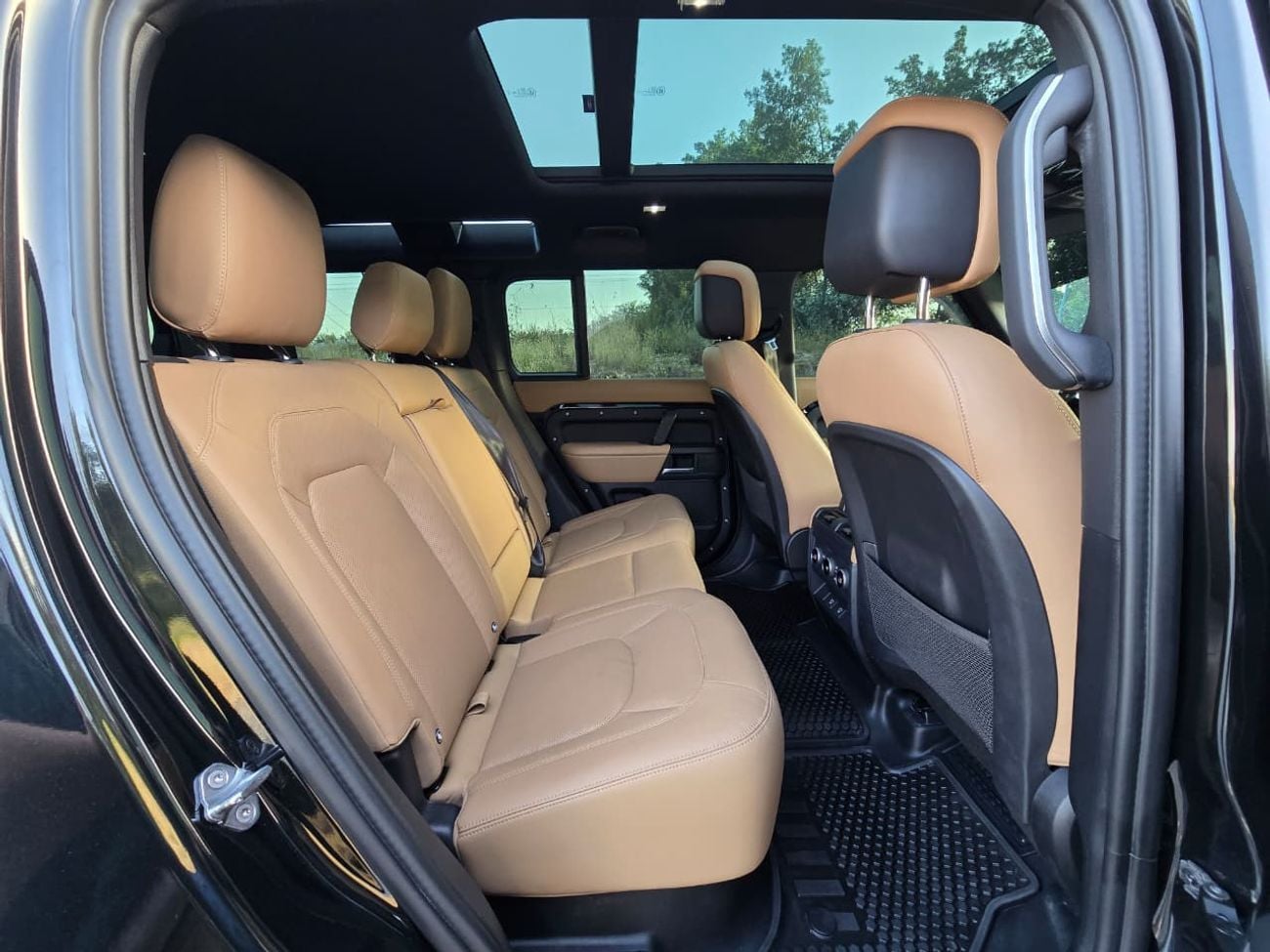 Land Rover Defender 110 HSE P400 Defender 110 2025 | GCC Specs | Brand New | Perfect condition | Under warrant