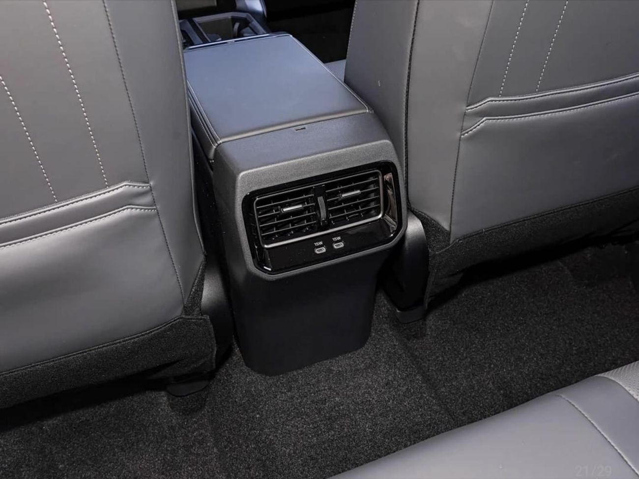 تويوتا راف ٤ XLE HEV تويوتا RAV4 2026، محرك 2.5 لتر هجين، دفع رباعي، فئة فاخرة