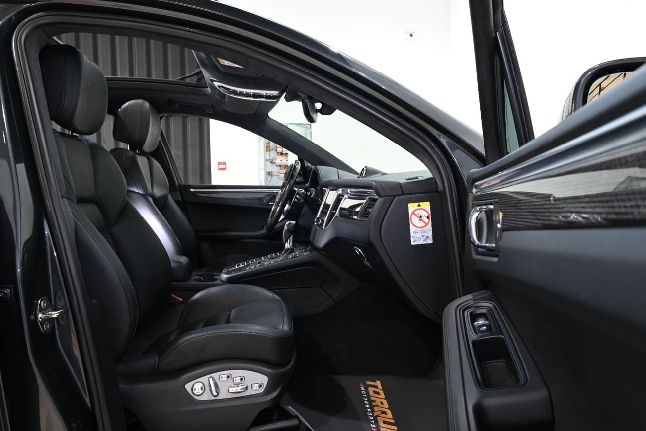 Porsche Macan TURBO 2017 Porsche Macan Turbo, Full Service History, Excellent Condition, GCC