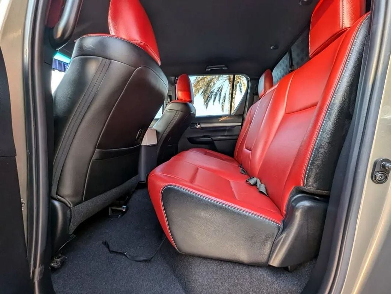 Toyota Hilux ADVENTURE GCC Specs V6 4.0L interior and Exterior Excellent Condition