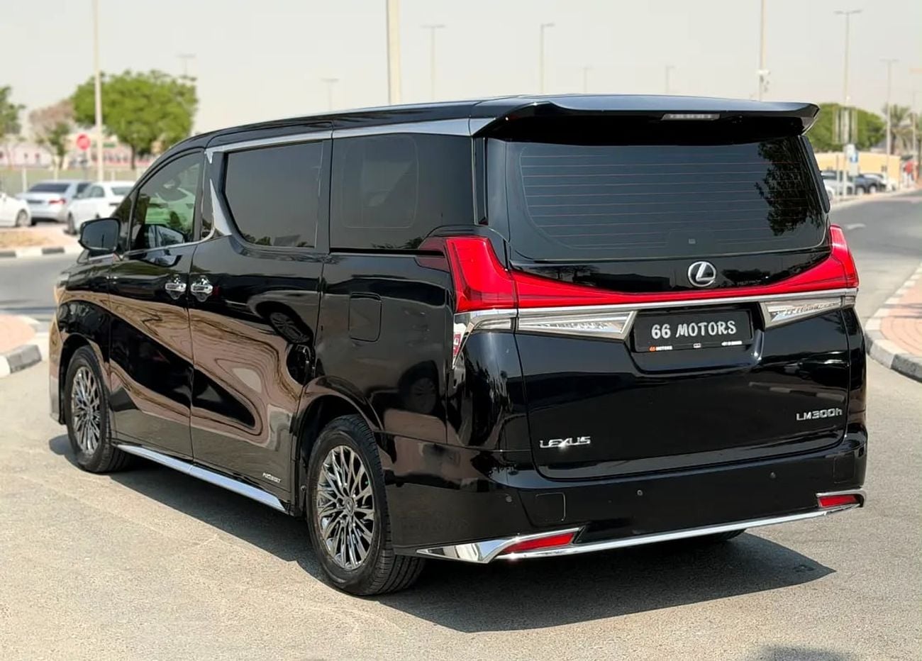 Lexus LM 300H LM 300h Hybrid | UAE - Excellent Condition | Regional Specs: