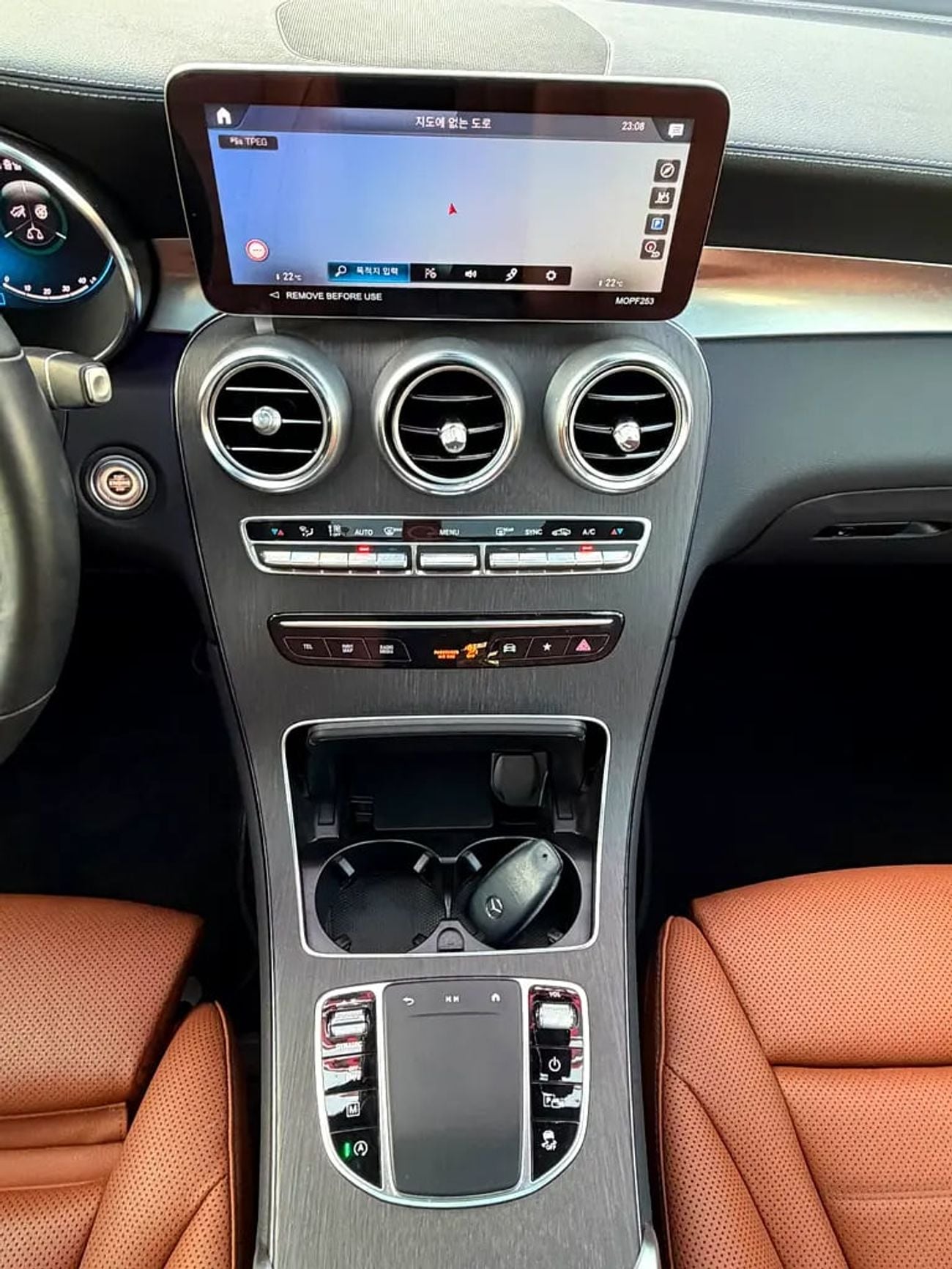 Mercedes Benz GLC 300 STANDARD GLC 300 4MATIC - Korean Specs - Pristine Condition