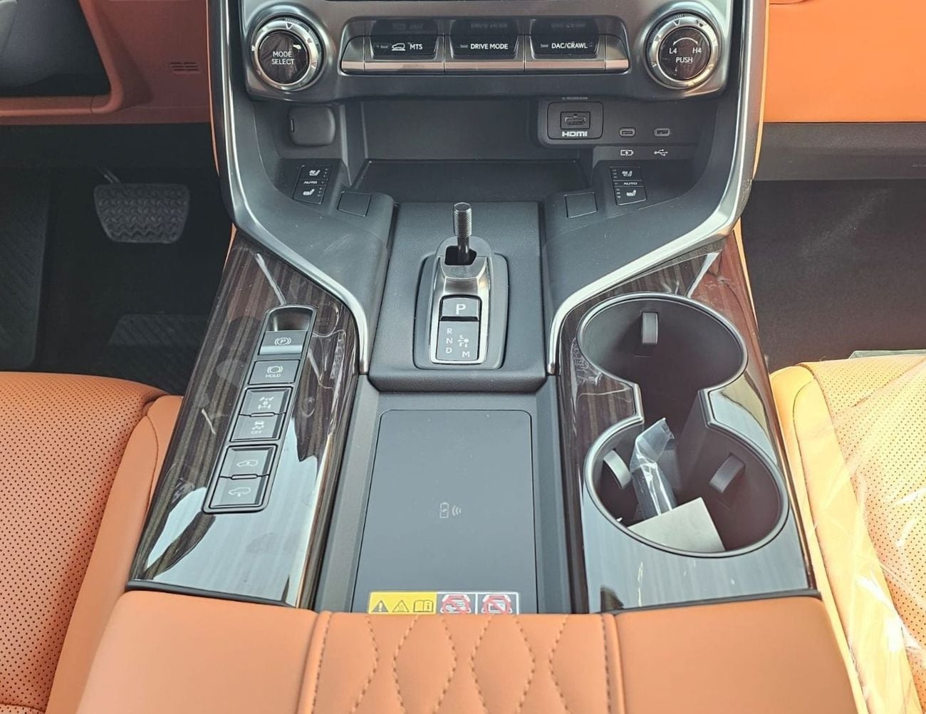 Lexus LX700h VIP LEXUS LX700 HYBRID SEATS || FULL OPTION | PETROL AT 3.5L V6 4WD (CODE # L7V) BLACK 2026