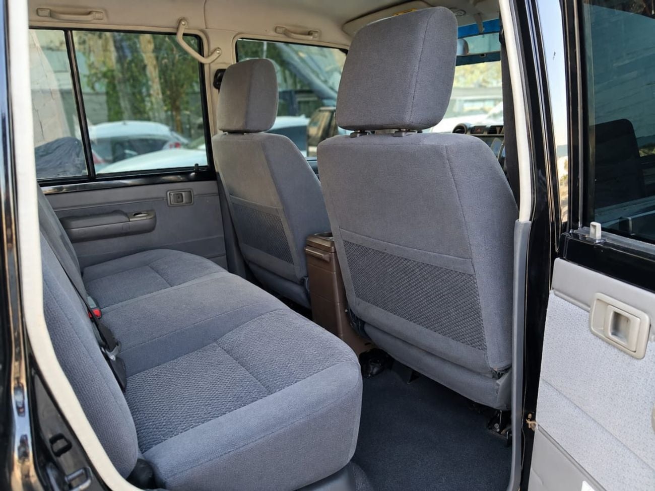 تويوتا لاند كروزر بيك آب Standard 1VD-FTV 4.5L V8 Diesel Engine Manual Gear 4WD 5 Seats 4 Doors