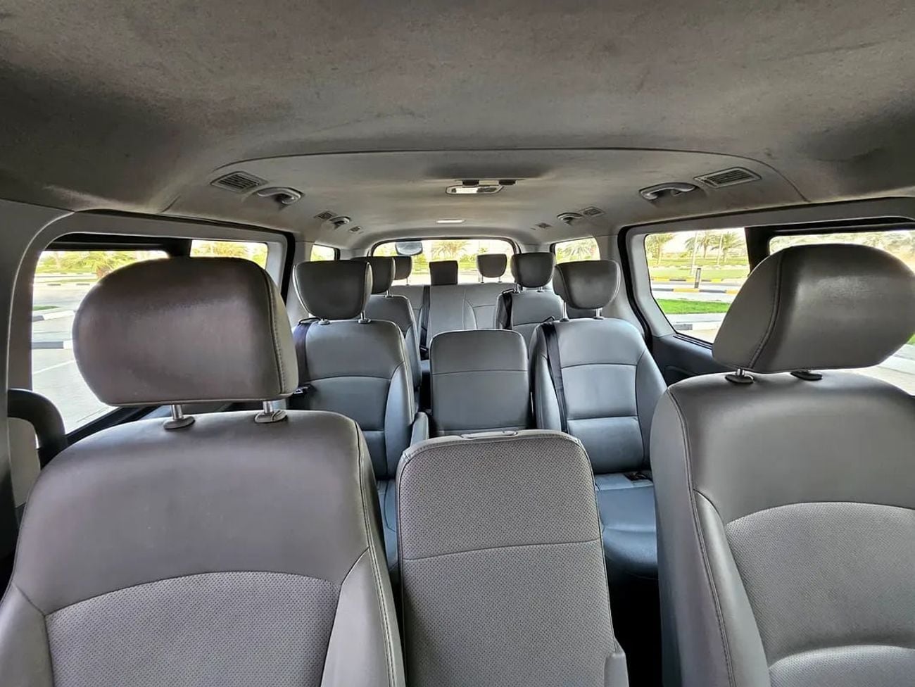 هيونداي جراند ستاريكس STANDARD DIESEL Full Automatic 12 Leather Seats Complete Condition With Low KM