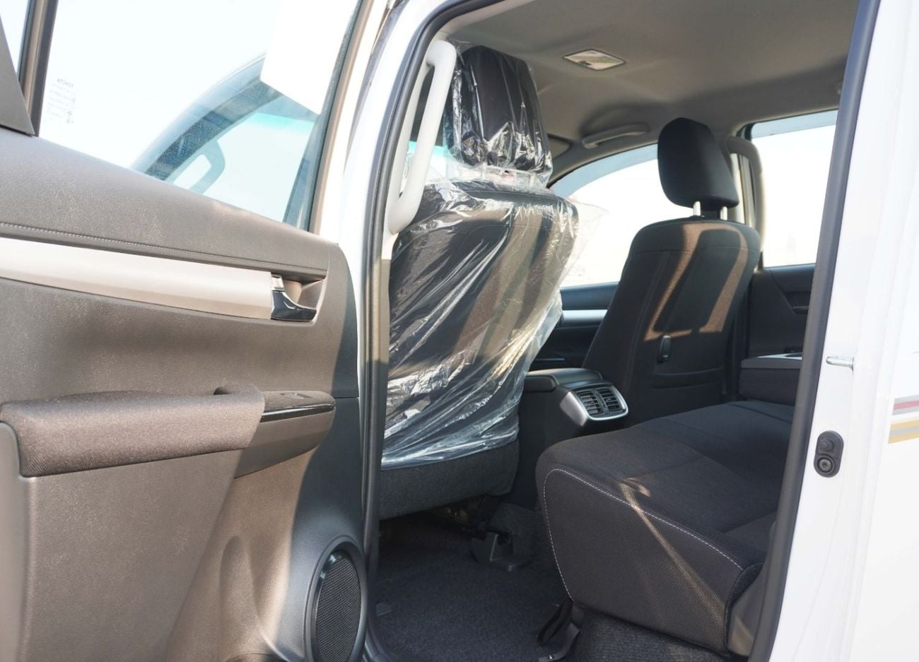 Toyota Hilux SR5 *2026 MODEL: TOYOTA HILUX 4X4 DC 2.4L DIESEL A/T FULL OPTION W/O COOL BOX*