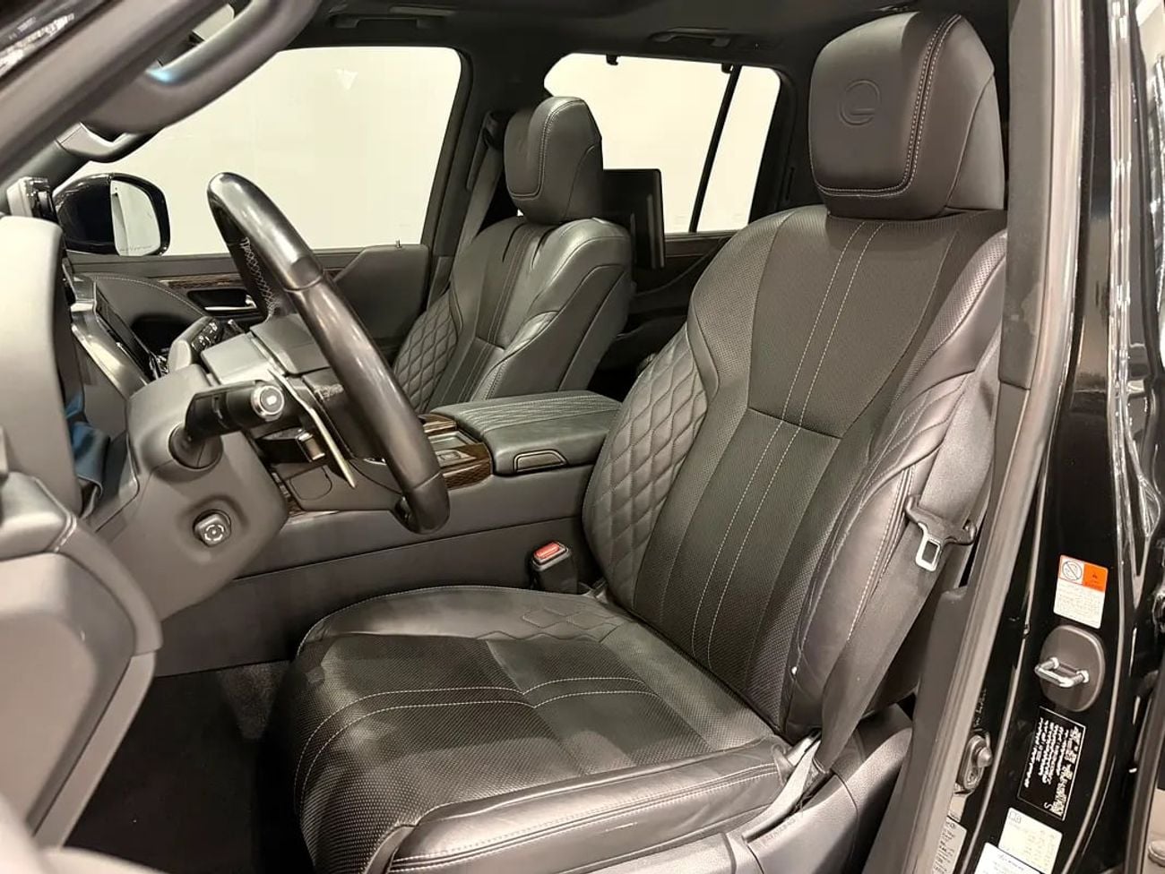 Lexus LX600 VIP GCC Specs - Dealership Warranty - Mint Condition
