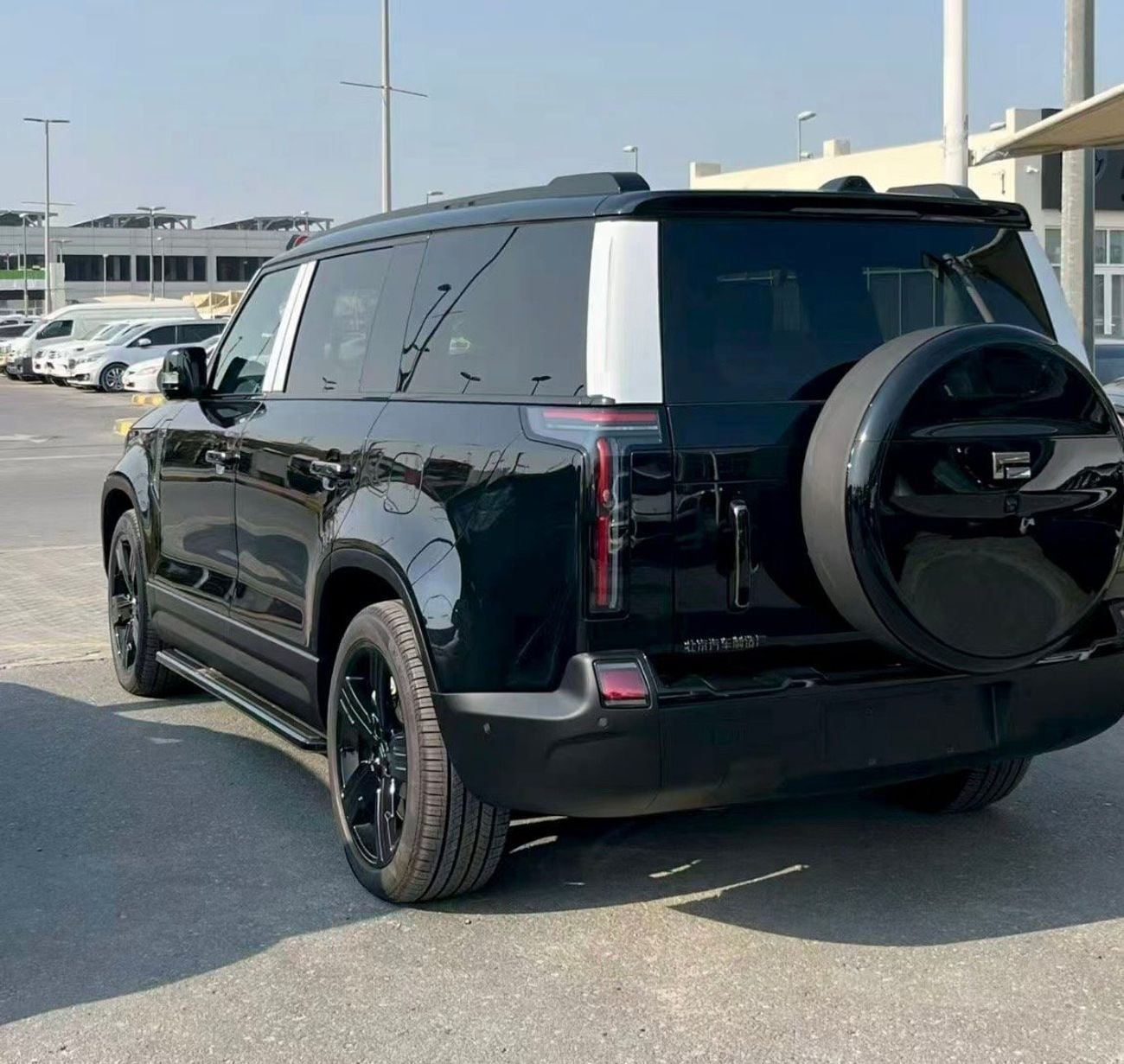 ROX 01 STANDARD Black-white 7seater