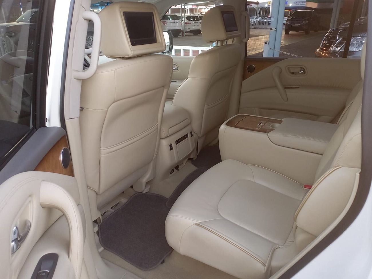 Infiniti QX80 LUXURY
