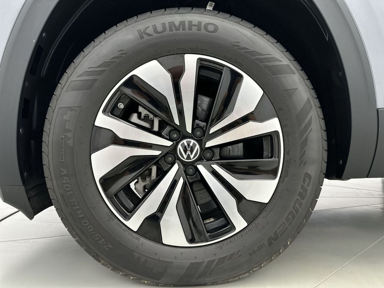 Volkswagen Teramont COMFORTLINE Teramont Trend 2.0 L with Alloy Wheels | GCC Specs | Keyless Start and Access | VW Certified