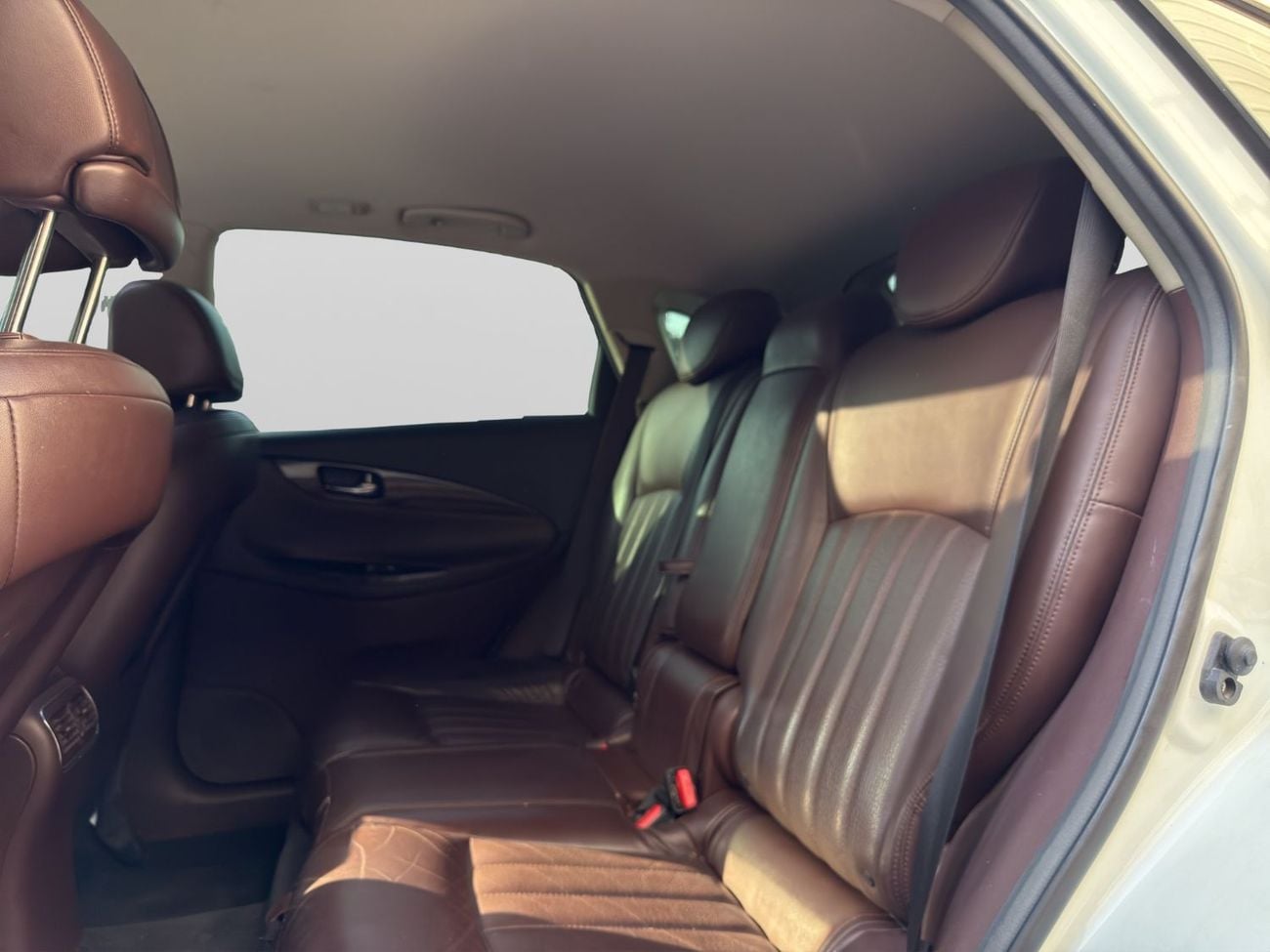 Infiniti QX50 PREMIUM 2018 Infiniti QX50 Premium | 3.7L V6 | GCC Specs | White / Brown