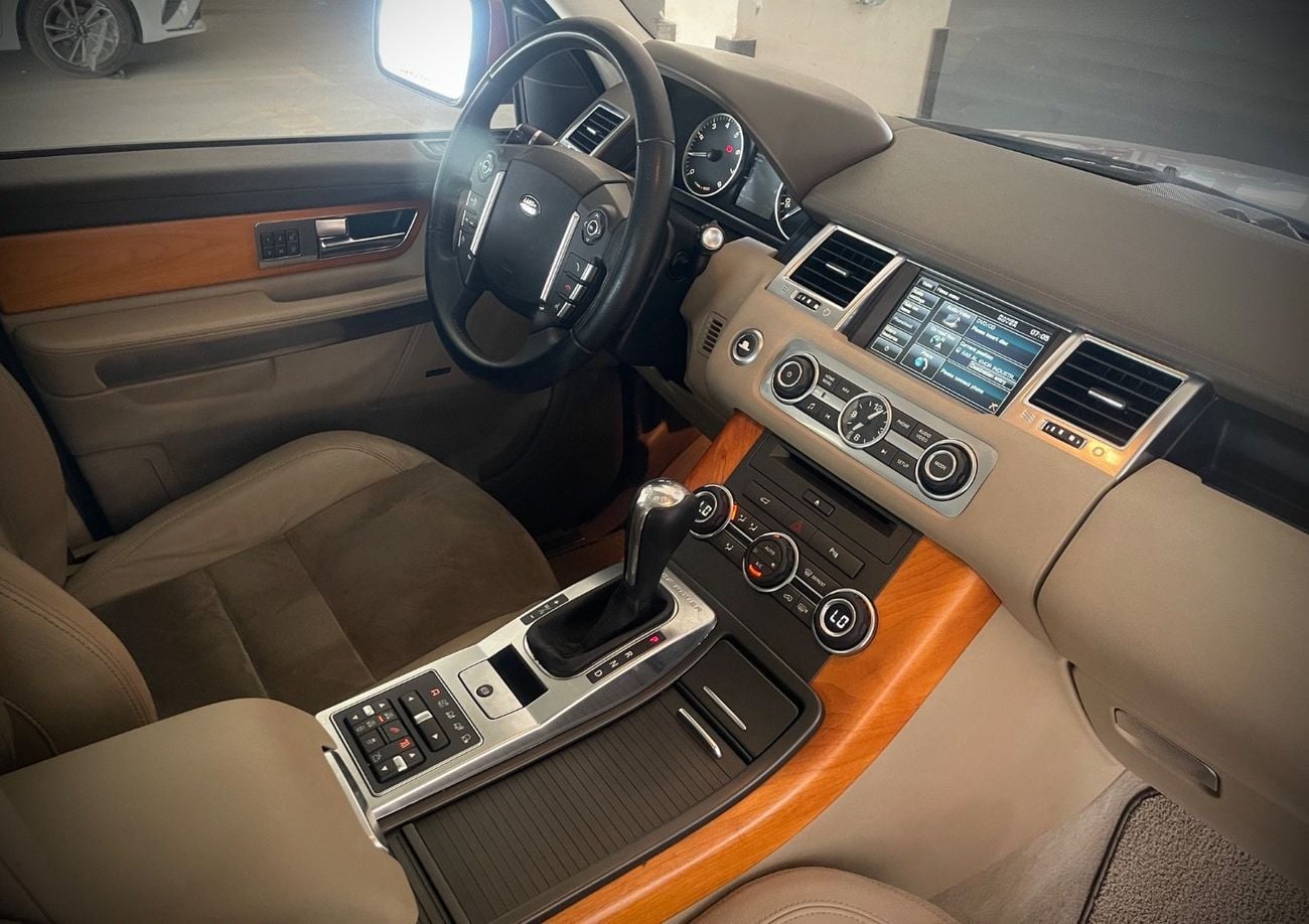 Land Rover Range Rover Sport HSE RED