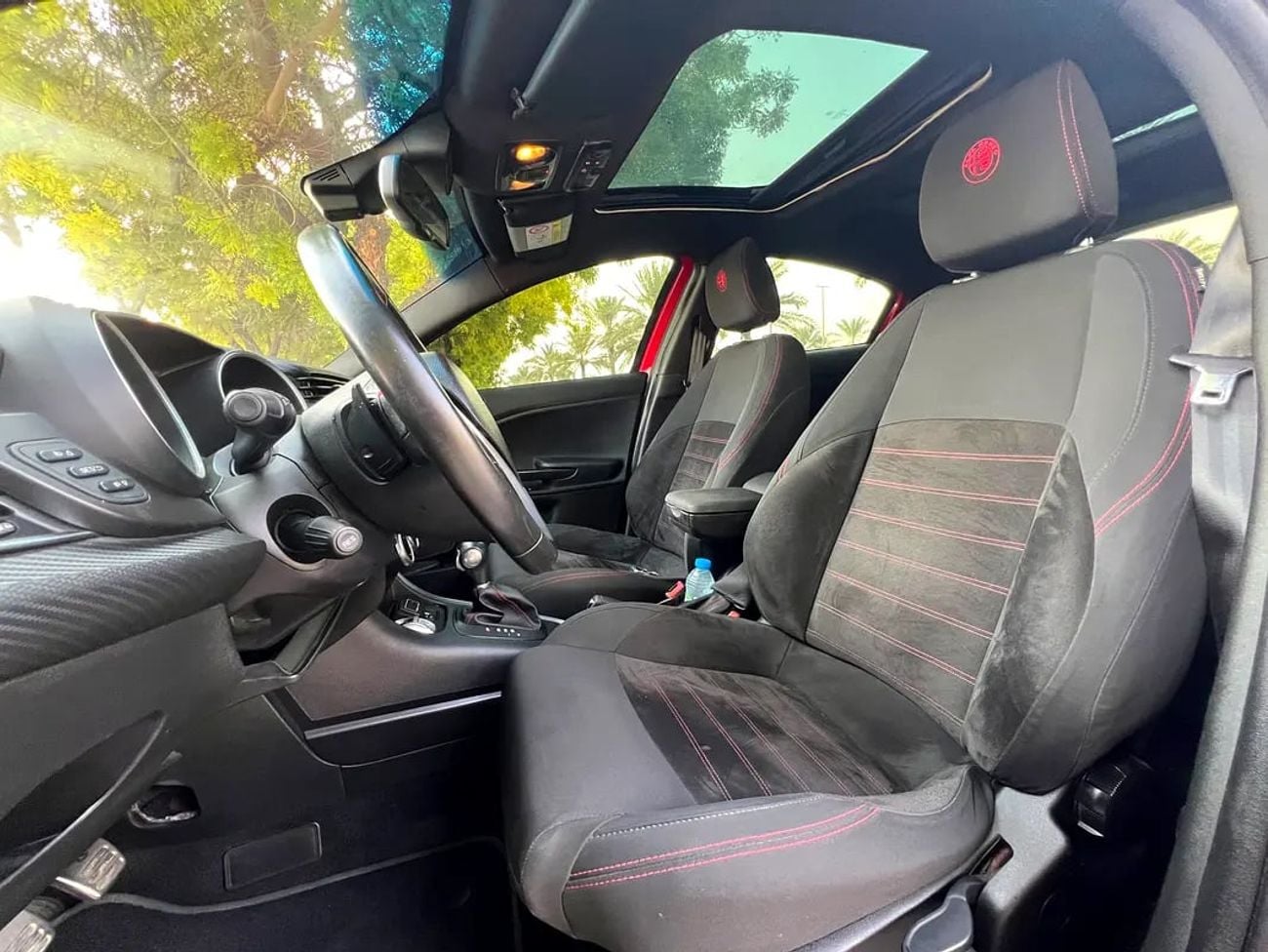ألفا روميو جوليتا Stunning Mid Option | GCC Specs | Well Maintained