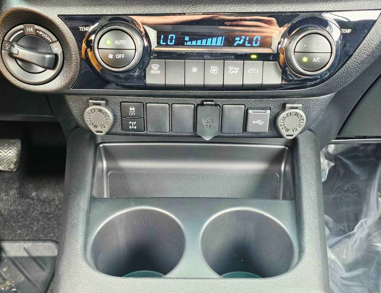 Toyota Hilux SR5 TRD || 4.0L PETROL V6 4WD | WOOD INTERIOR W VISOR | BLIND SPOT | DIFFLOCK | DVD+CAMERA | READY S