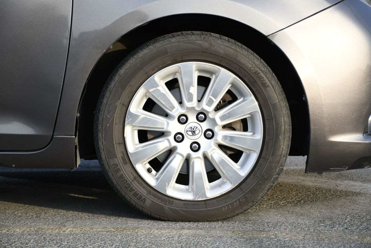 Toyota Sienna LIMITED 3.5L fully loaded for USE UAE AND EXPORT