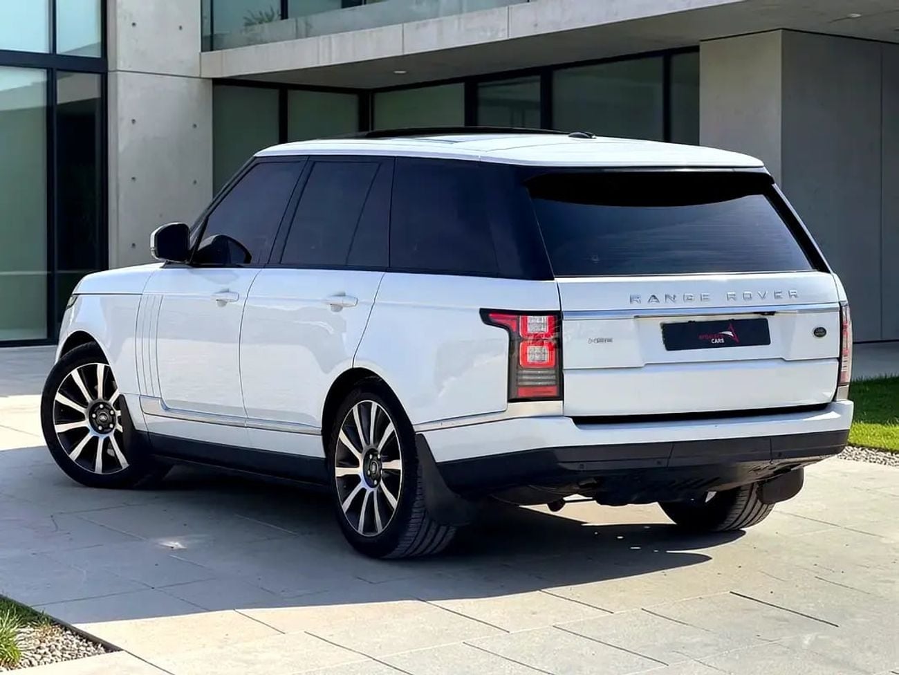 لاند روفر رينج روفر HSE | 5.0L V8 | 4WD | GCC SPECS