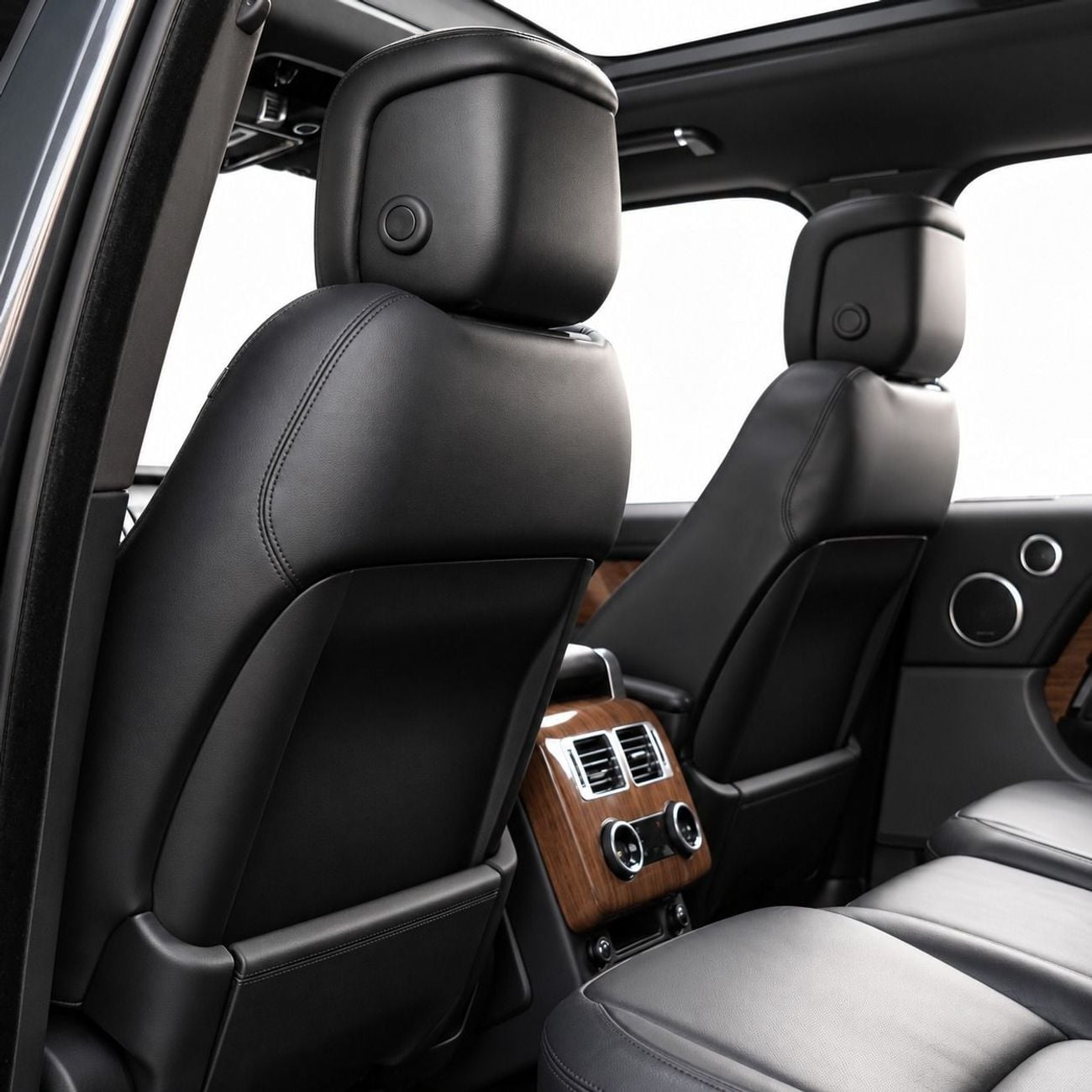 Land Rover Range Rover HSE AED 2,299 P.M • 0% Downpayment • Range Rover • 1 Year Warranty