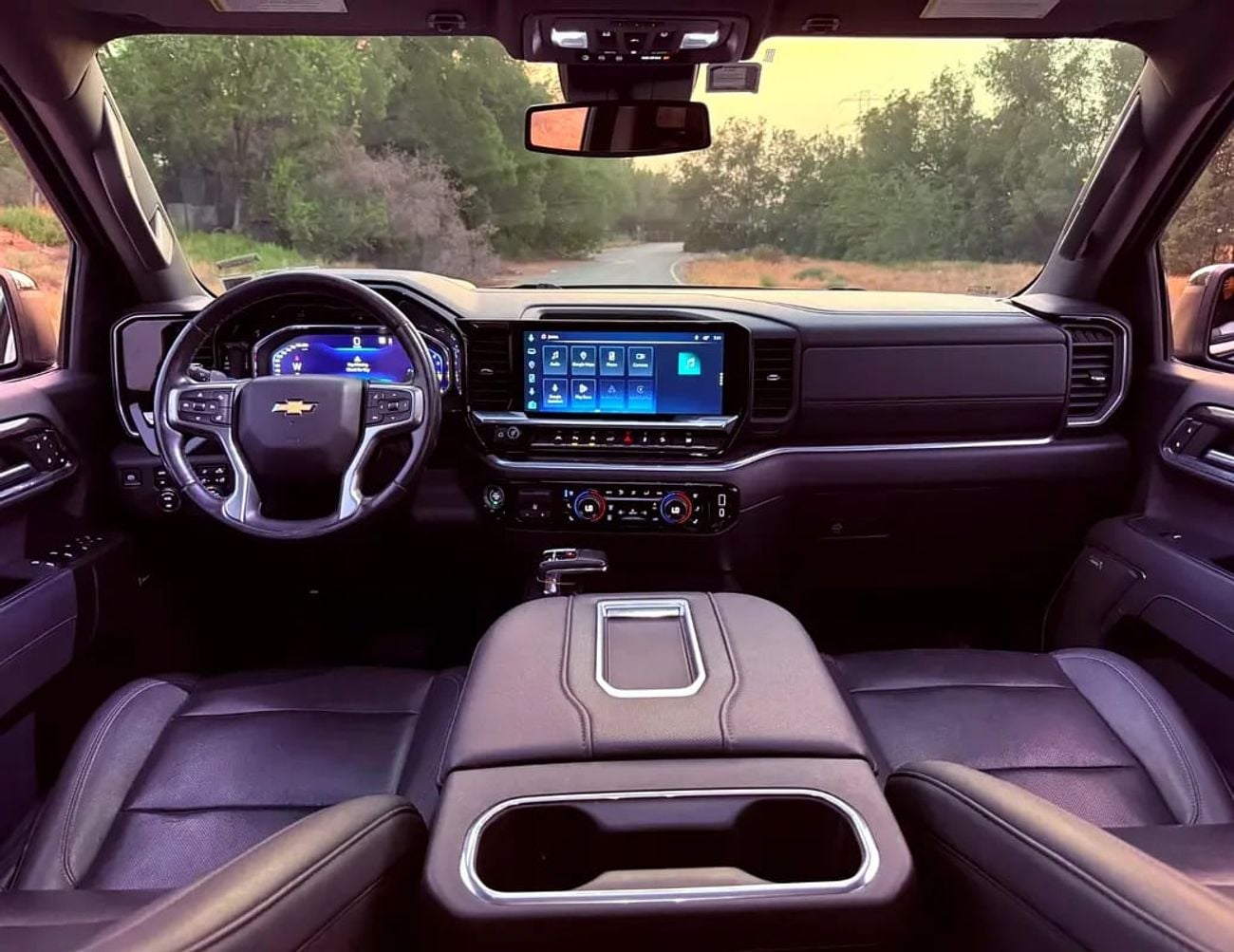 Chevrolet Silverado شيفروليه سيلفرادو LTZ موديل فل اوبشن بحالة ممتازة