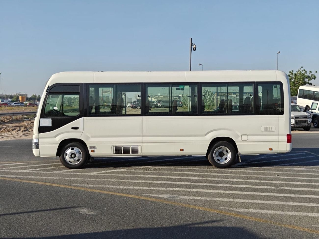 تويوتا كوستر 4.2L V6 DIESEL | 23 STR | M/T | AUTO DOOR | LUGGAGE RACK| MY2026