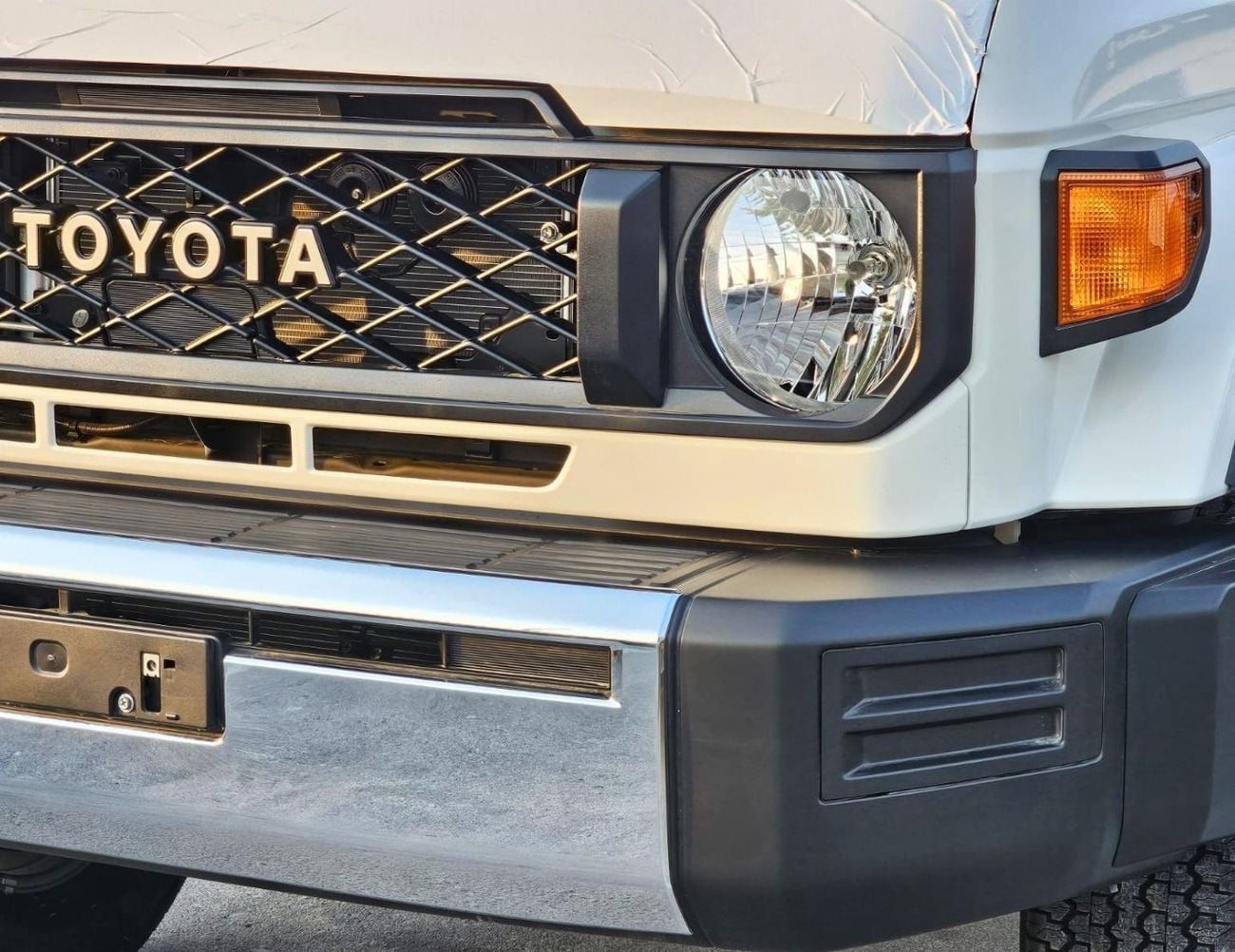 Toyota Land Cruiser 70 HARDTOP LC76 LXA 5 DOOR || 4.0L PETROL M/T | REAR CAMERA | PWR WINDOWS | SNORKEL (CODE # 76MM)