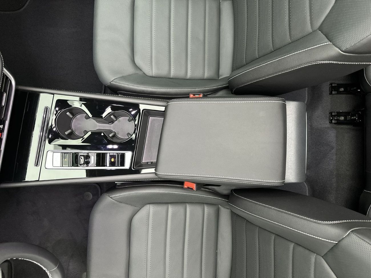 Volkswagen Teramont COMFORTLINE Teramont 2.0L (Facelift 2) | Refreshed Design & Panoramic Roof | 39,100 AED SAVINGS from