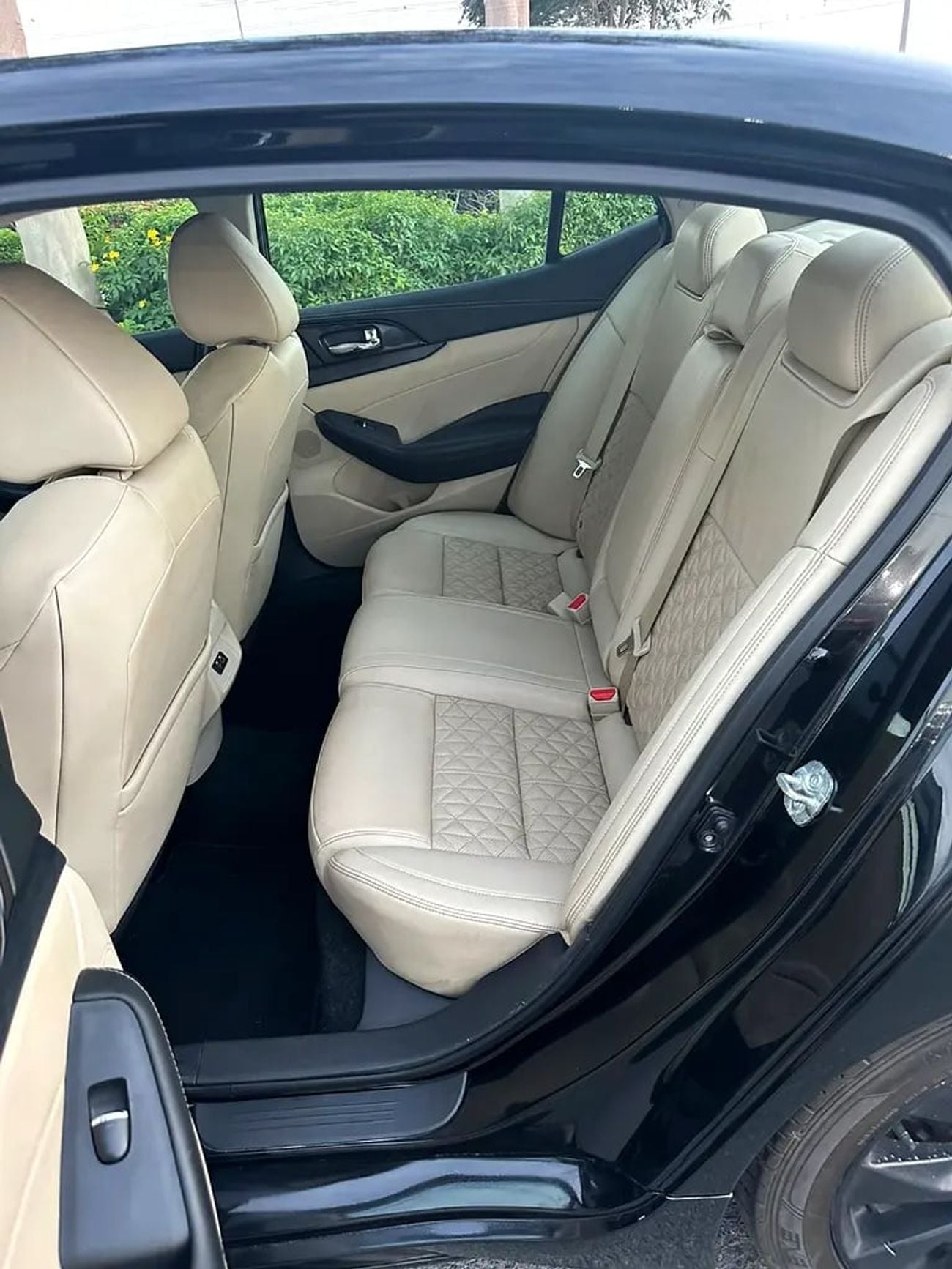 نيسان ماكسيما إس آر FULL OPTION GCC SPECS SINGLE OWNER ORIGINAL PAINT