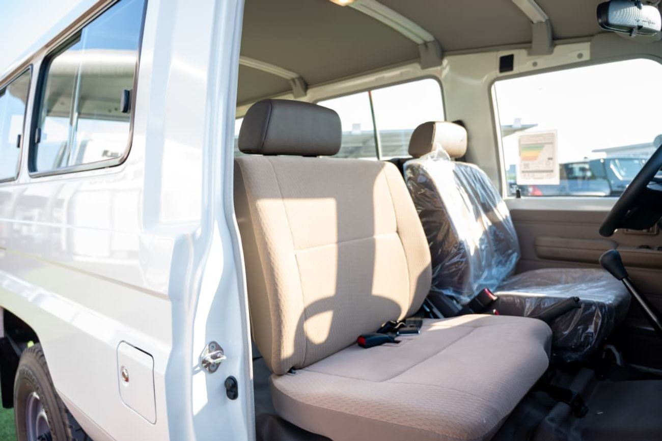 Toyota Land Cruiser 70 LC 78 HARDTOP 4.0L MT