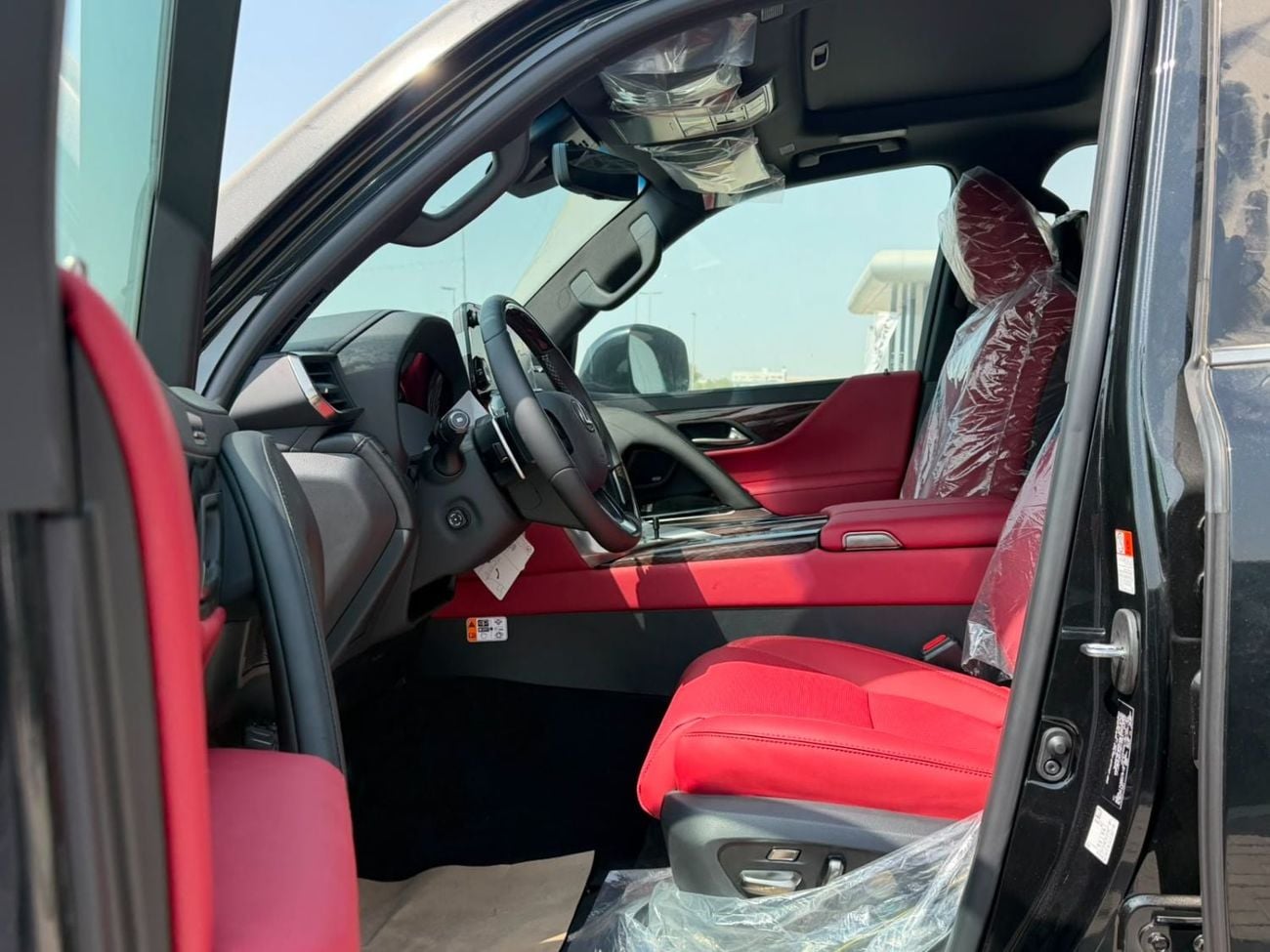 Lexus LX700h SIGNATURE LEXUS LX700 3.5HEV FULL OPTION 2026 GCC WITH AUTO PARK