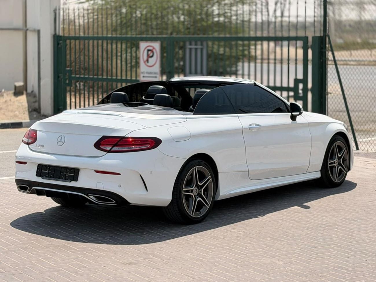 مرسيدس بنز C 200 PREMIUM PLUS سعر تصدير سيارة 2.0 لتر تيربو موديل 2021: 93,000 درهم إماراتي