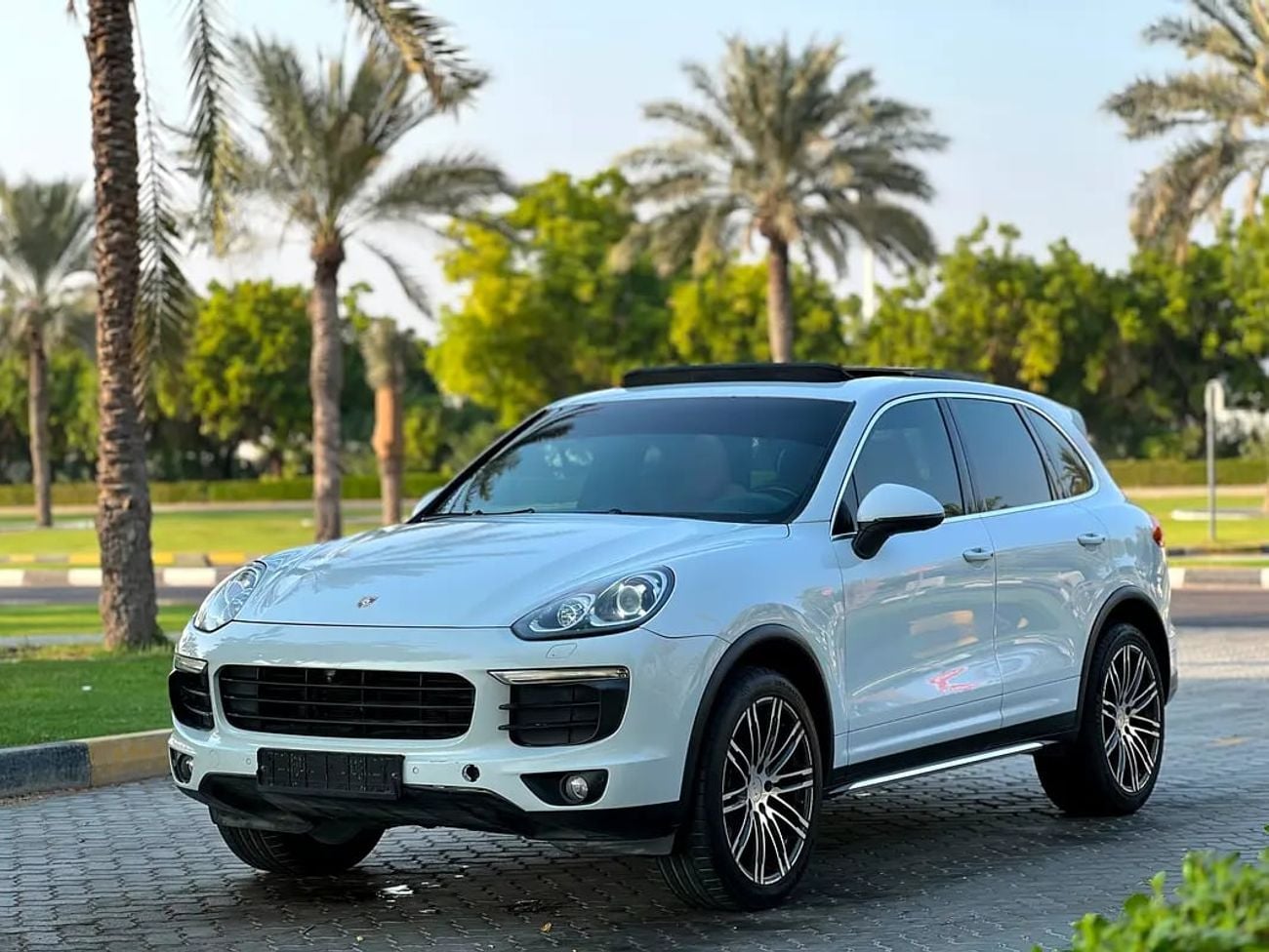 Porsche Cayenne STANDARD | GCC Specs | Well Maintained